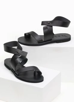 Σανδάλια δερμάτινα με ιδιαίτερο κούμπωμα Iris - Μαύρο 9 Σανδάλια δερμάτινα με ιδιαίτερο κούμπωμα Iris - Μαύρο -The Fashion Project κατάστημα dermatina isia pedila me idiaitero koumpwma 91018 w4w3