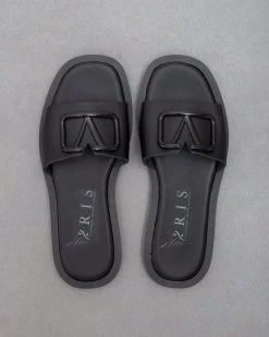 Σανδάλια δερμάτινα με αγκράφα Iris - Μαύρο 12 Σανδάλια δερμάτινα με αγκράφα Iris - Μαύρο -The Fashion Project κατάστημα dermatina isia pedila me malaki sola 93877 rpx1