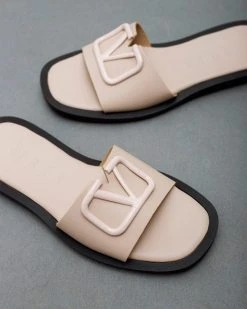 Σανδάλια δερμάτινα με αγκράφα Iris - Nude -The Fashion Project κατάστημα dermatina isia pedila me malaki sola 93878 gdn7