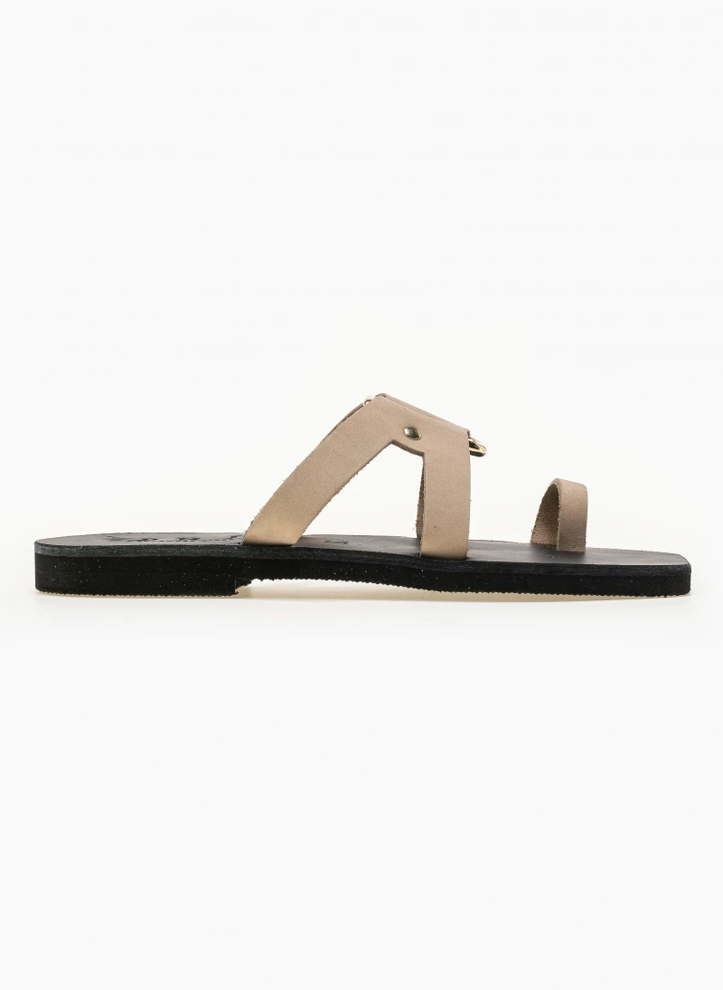 Σανδάλια δερμάτινα με μεταλλική αγκράφα Iris - Ζαχαρί 8 Σανδάλια δερμάτινα με μεταλλική αγκράφα Iris - Ζαχαρί - Image 6