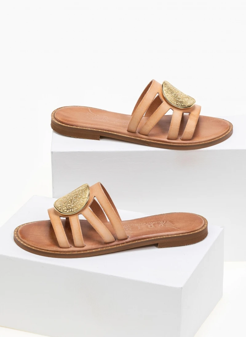 Σανδάλια δερμάτινα με ανάγλυφη αγκράφα Iris - Φυσικό 6 Σανδάλια δερμάτινα με ανάγλυφη αγκράφα Iris - Φυσικό - Image 4