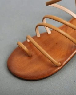 Σανδάλια δερμάτινα με λεπτά λουράκια Iris - Ταμπά -The Fashion Project κατάστημα dermatina sandalia me lepta lourakia 93397 j9km