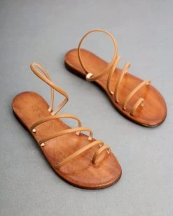 Σανδάλια δερμάτινα με λεπτά λουράκια Iris - Ταμπά -The Fashion Project κατάστημα dermatina sandalia me lepta lourakia 93397 ujrs