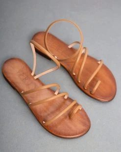 Σανδάλια δερμάτινα με λεπτά λουράκια Iris - Ταμπά -The Fashion Project κατάστημα dermatina sandalia me lepta lourakia 93397 v5s0