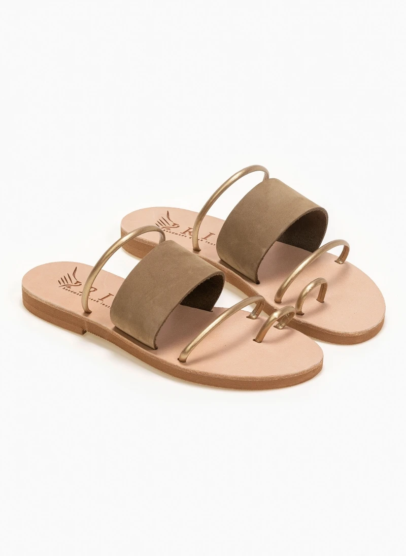 Σανδάλια δερμάτινα με μεταλλικό χρώμα στα λουράκια Iris - Λαδί 3 Σανδάλια δερμάτινα με μεταλλικό χρώμα στα λουράκια Iris - Λαδί