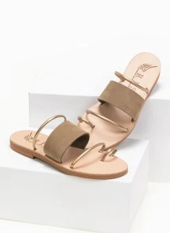 Σανδάλια δερμάτινα με μεταλλικό χρώμα στα λουράκια Iris - Λαδί 8 Σανδάλια δερμάτινα με μεταλλικό χρώμα στα λουράκια Iris - Λαδί -The Fashion Project κατάστημα dermatina sandalia me metalliko xrwma sta lourakia 90952 jcmd