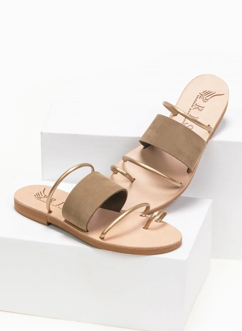 Σανδάλια δερμάτινα με μεταλλικό χρώμα στα λουράκια Iris - Λαδί 5 Σανδάλια δερμάτινα με μεταλλικό χρώμα στα λουράκια Iris - Λαδί - Image 3