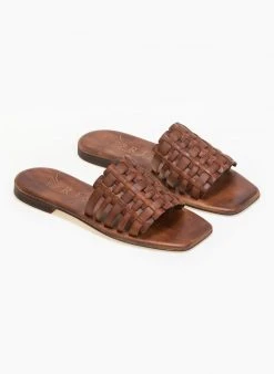 Σανδάλια δερμάτινα με πλεκτή φάσα Iris - Καφέ 8 Σανδάλια δερμάτινα με πλεκτή φάσα Iris - Καφέ -The Fashion Project κατάστημα dermatina sandalia me plekti fasa 90639 pnjn