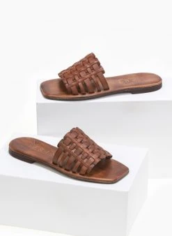 Σανδάλια δερμάτινα με πλεκτή φάσα Iris - Καφέ