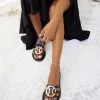 Σανδάλια δερμάτινα με στρογγυλή αγκράφα Iris - Μαύρο