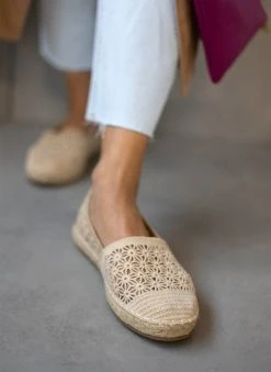 The Fashion Project Εσπαντρίγιες πλεκτές με σχέδιο λουλούδια - Μπεζ -The Fashion Project κατάστημα espantrigies plektes me sxedio louloudia 110532 7gih