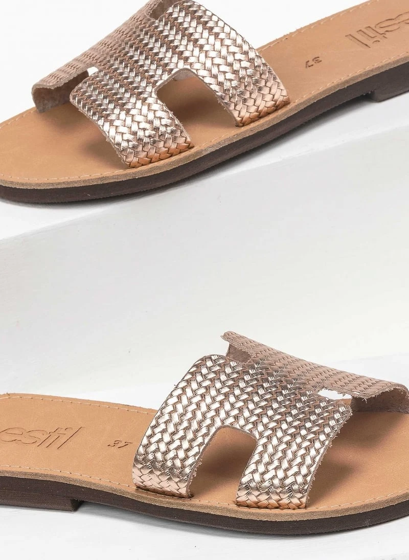 Σανδάλια δερμάτινα με ανάγλυφο σχέδιο Estil - Χαλκός 4 Σανδάλια δερμάτινα με ανάγλυφο σχέδιο Estil - Χαλκός - Image 2