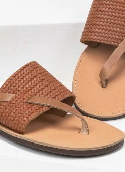 Σανδάλια δερμάτινα με ανάγλυφο Pattern Estil - Ταμπά -The Fashion Project κατάστημα estil dermatina sandalia me anaglufo sxedio psatha 91763 49xd