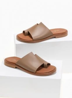 Σανδάλια δερμάτινα με άνισο τελείωμα Estil - Μπεζ