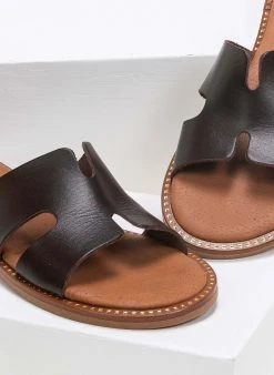 Σανδάλια δερμάτινα με ανοίγματα Estil - Καφέ -The Fashion Project κατάστημα estil dermatina sandalia me anoigmata sti fasa 90245 kn5n