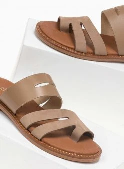 Σανδάλια δερμάτινα ανοίγματα στη φάσα Estil - Μπεζ -The Fashion Project κατάστημα estil dermatina sandalia me duo fases kai anoigmat 91895 g7ho