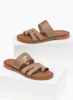 Σανδάλια δερμάτινα ανοίγματα στη φάσα Estil - Μπεζ -The Fashion Project κατάστημα estil dermatina sandalia me duo fases kai anoigmat 91895 xlcw