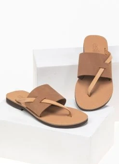 Σανδάλια δερμάτινα με φάσα και λουράκι Estil - Κάμελ 12 Σανδάλια δερμάτινα με φάσα και λουράκι Estil - Κάμελ -The Fashion Project κατάστημα estil dermatina sandalia me fasa kai louraki 91767 gcxm