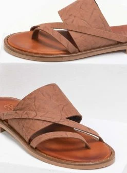 Σανδάλια δερμάτινα με φάσα και λουράκια Estil - Ταμπά -The Fashion Project κατάστημα estil dermatina sandalia me fasa kai lourakia 91200 bkuc