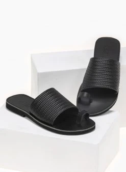 Σανδάλια Estil δερμάτινα με φάσα και Pattern ψάθα - Μαύρο -The Fashion Project κατάστημα estil dermatina sandalia me fasa kai pattern psath 91861 ag06