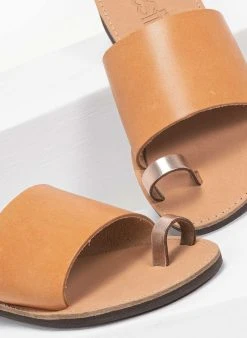 Σανδάλια δερμάτινα με φαρδιά φάσα Estil - Φυσικό -The Fashion Project κατάστημα estil dermatina sandalia me fasa sto koutepie 93322 ysso