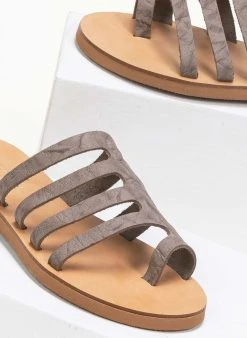 Σανδάλια δερμάτινα με λουράκια Estil - Τάουπε -The Fashion Project κατάστημα estil dermatina sandalia me lepta lourakia 91225 p9p5