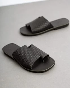 Σανδάλια δερμάτινα με Pattern Estil - Μαύρο 12 Σανδάλια δερμάτινα με Pattern Estil - Μαύρο -The Fashion Project κατάστημα estil dermatina sandalia me pattern sti fasa 93558 ogtj