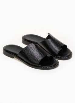 Σανδάλια δερμάτινα με Pattern τσαλακωτό Estil - Μαύρο -The Fashion Project κατάστημα estil dermatina sandalia me pattern tsalakwto 91408 nery