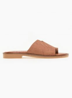 Σανδάλια δερμάτινα με Pattern τσαλακωτό Estil - Ταμπά -The Fashion Project κατάστημα estil dermatina sandalia me pattern tsalakwto 91409 koad