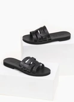 Σανδάλια δερμάτινα με περαστές φάσες Estil - Μαύρο