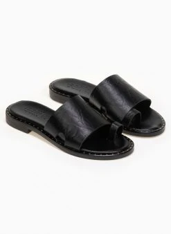 Σανδάλια δερμάτινα με τσαλακωτό δέρμα Estil - Μαύρο