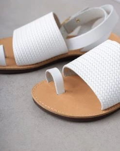 Σανδάλια δερμάτινα με σχέδιο ψάθα Estil - Λευκό 12 Σανδάλια δερμάτινα με σχέδιο ψάθα Estil - Λευκό -The Fashion Project κατάστημα estil flat pedila me sxedio psatha 94022 a9f7