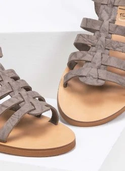 Estil Σανδάλια δερμάτινα Gladiator - Τάουπε -The Fashion Project κατάστημα estil gladiator flat pedila 91431 nful