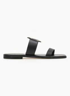 Σανδάλια δερμάτινα με αγκράφα Iris - Μαύρο -The Fashion Project κατάστημα flat dermatina sandalia me v metalliko diakosmitik 90954 t37w
