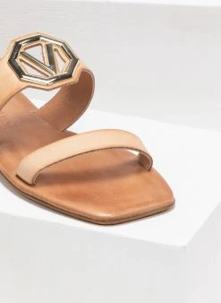 Σανδάλια δερμάτινα με αγκράφα Iris - Φυσικό 8 Σανδάλια δερμάτινα με αγκράφα Iris - Φυσικό -The Fashion Project κατάστημα flat dermatina sandalia me v metalliko diakosmitik 90955 erpo