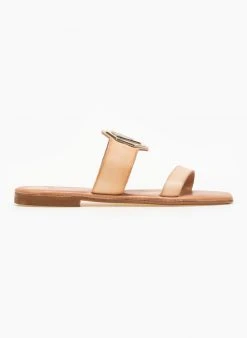 Σανδάλια δερμάτινα με αγκράφα Iris - Φυσικό 9 Σανδάλια δερμάτινα με αγκράφα Iris - Φυσικό -The Fashion Project κατάστημα flat dermatina sandalia me v metalliko diakosmitik 90955 u3rt