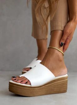 Πλατφόρμες δερμάτινες Estil - Λευκό -The Fashion Project κατάστημα platformes dermatines estil me idiaitero kopsimo s 101181 xson