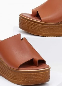 Πλατφόρμες δερμάτινες Estil - Κάμελ 9 Πλατφόρμες δερμάτινες Estil - Κάμελ -The Fashion Project κατάστημα platformes dermatines estil me idiaitero kopsimo s 101183 l2xa