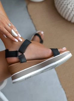 Πλατφόρμες δερμάτινες με Velcro λουράκι Carmela 68448 - Μαύρο 12 Πλατφόρμες δερμάτινες με Velcro λουράκι Carmela 68448 - Μαύρο -The Fashion Project κατάστημα platformes dermatines me velcro louraki carmela 68 104888 7sne