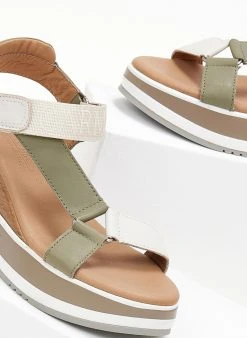 Πλατφόρμες δερμάτινες με Velcro λουράκι Carmela 68448 - Χακί -The Fashion Project κατάστημα platformes dermatines me velcro louraki carmela 68 104891 bc1z