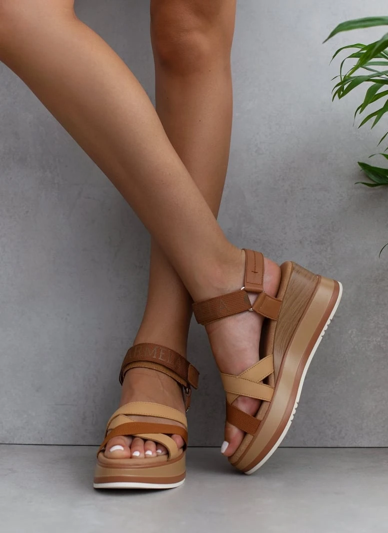 Πλατφόρμες δερμάτινες με χιαστί λουράκια Carmela 68471 - Κάμελ 9 Πλατφόρμες δερμάτινες με χιαστί λουράκια Carmela 68471 - Κάμελ - Image 7