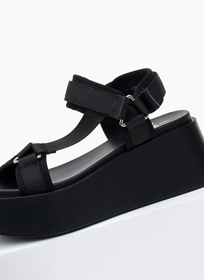 Xti Footwear Πλατφόρμες σανδάλια με υφασμάτινες φάσες Χτι 43948 - Μαύρο 5 Xti Footwear Πλατφόρμες σανδάλια με υφασμάτινες φάσες Χτι 43948 - Μαύρο - Image 3