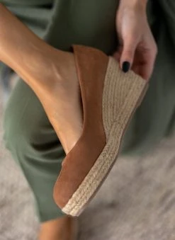 Xti Footwear Πλατφόρμες Suede με σχοίνινη σόλα Xti 141389 - Κάμελ 15 Xti Footwear Πλατφόρμες Suede με σχοίνινη σόλα Xti 141389 - Κάμελ -The Fashion Project κατάστημα platformes suede me sxoinini sola xti 141389 110214 0z53