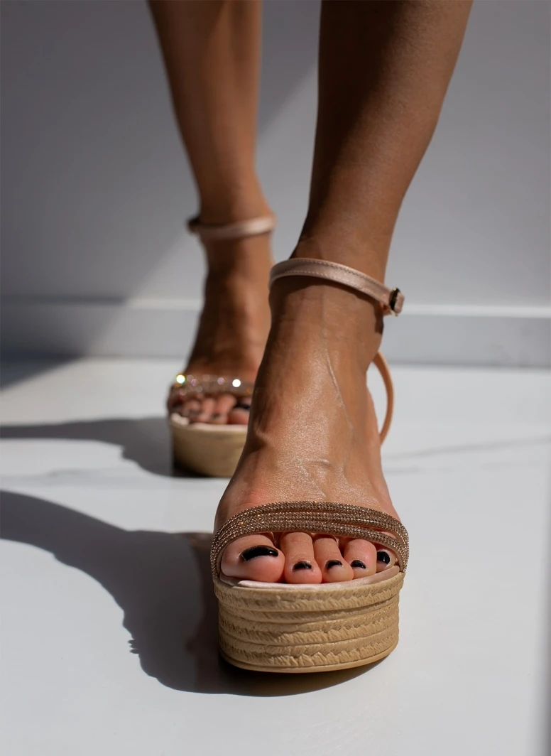 Πλατφόρμες με Strass λουράκια Tfp - Nude 3 Πλατφόρμες με Strass λουράκια Tfp - Nude