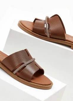 Σανδάλια δερμάτινα με ανοίγματα και στρας Estil - Ταμπά -The Fashion Project κατάστημα sandalia dermatina estil me anoigmata kai strass 104535 fh4r