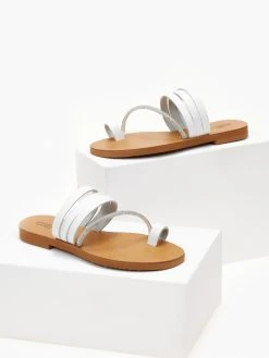 Σανδάλια δερμάτινα με λοξό Strass λουράκι Estil - Λευκό -The Fashion Project κατάστημα sandalia dermatina estil me lokso strass louraki 105450 d7c8