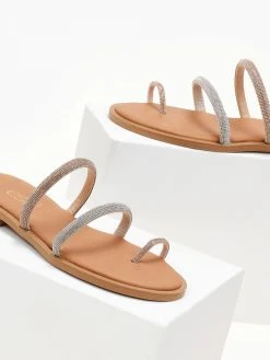 Σανδάλια δερμάτινα με στρας και διχρωμία Estil - Ασημί 12 Σανδάλια δερμάτινα με στρας και διχρωμία Estil - Ασημί -The Fashion Project κατάστημα sandalia dermatina estil me strass kai dixrwmia 105362 okk4