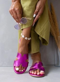 Σανδάλια δερμάτινα σε μεταλλικά χρώματα Estil - Φούξια 15 Σανδάλια δερμάτινα σε μεταλλικά χρώματα Estil - Φούξια -The Fashion Project κατάστημα sandalia dermatina estil se metallika xrwmata 105949 9h3l
