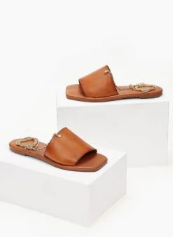 Σανδάλια δερμάτινα με Anklet αλυσίδα Iris - Ταμπά -The Fashion Project κατάστημα sandalia dermatina iris me anklet alusida 102721 ih3j