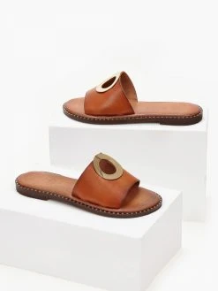 Σανδάλια δερμάτινα με διακοσμητικό Iris - Ταμπά -The Fashion Project κατάστημα sandalia dermatina iris me kuklo 102708 1gj7